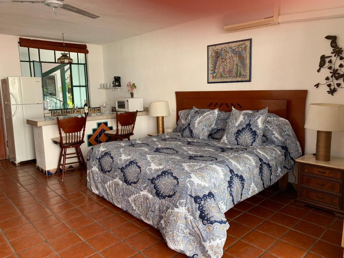 Vallarta Jr Suites プエルトバラータ エクステリア 写真