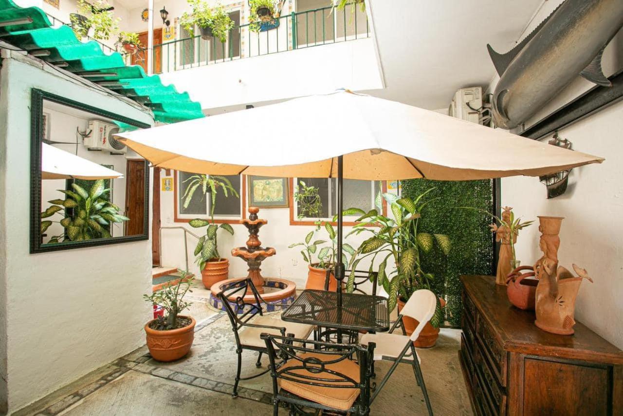 Vallarta Jr Suites プエルトバラータ エクステリア 写真